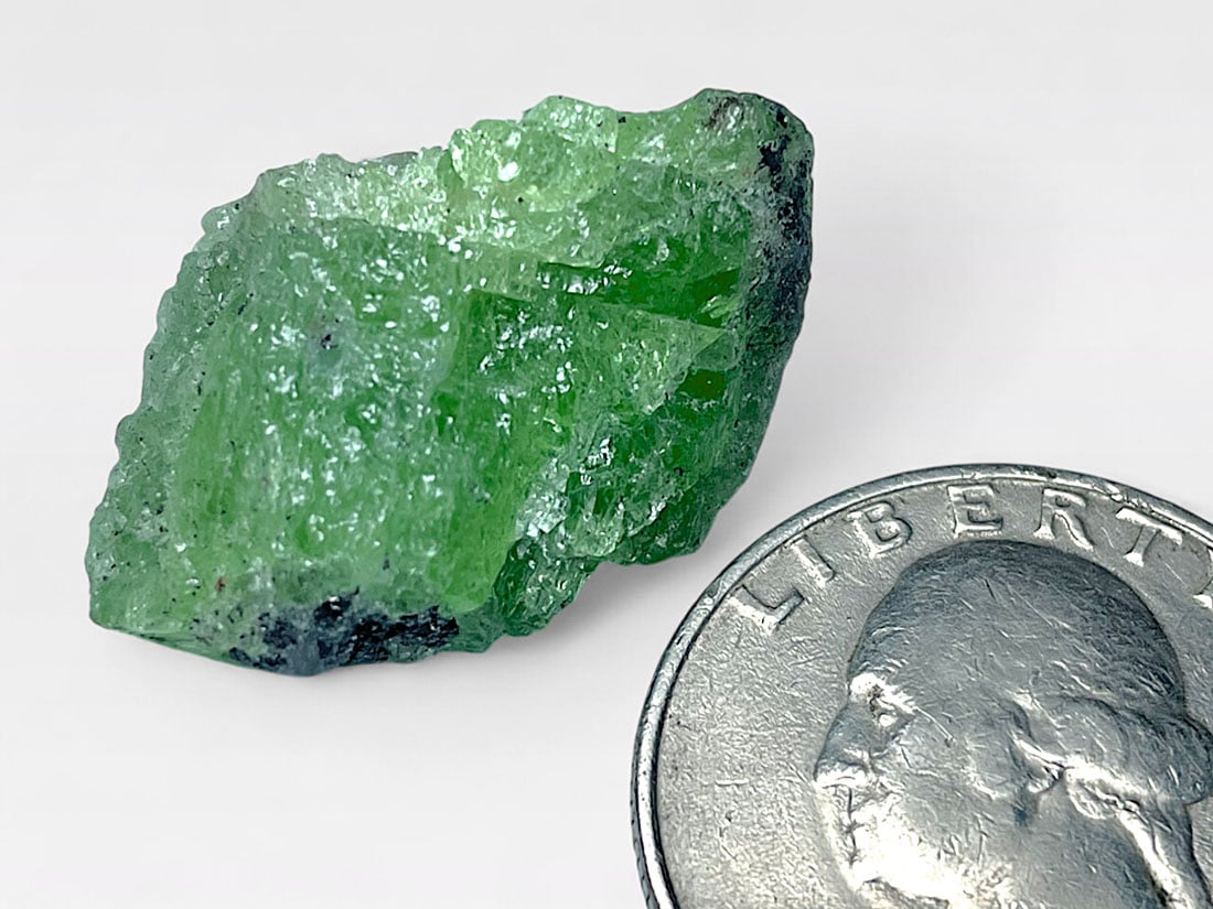 タンザニア産 蛍光ツァボライト ( グリーンガーネット )