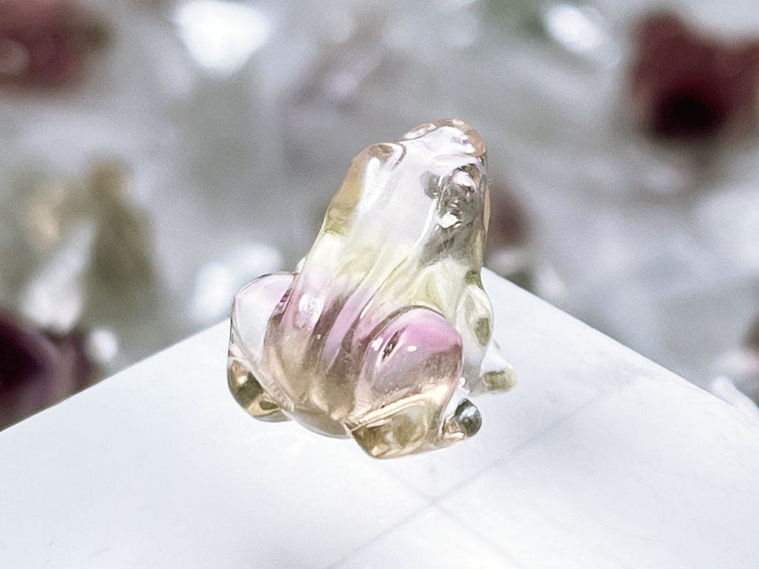 紅水晶/ローズクォーツ　彫刻品　カエル 紅水晶/ローズクォーツ彫刻品カエル
