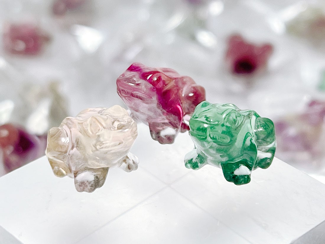 紅水晶/ローズクォーツ　彫刻品　カエル 紅水晶/ローズクォーツ彫刻品カエル