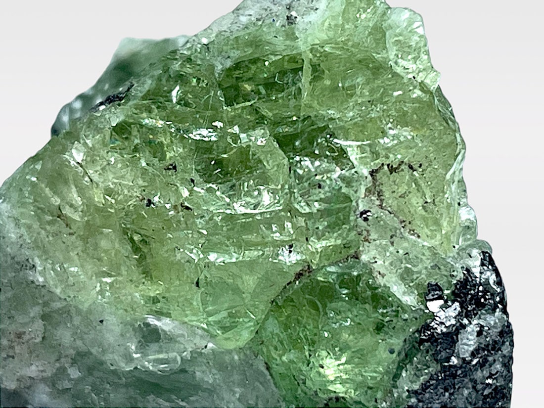 ツァボライト グリーンガーネット OVカボション0.7ct 5段ミル