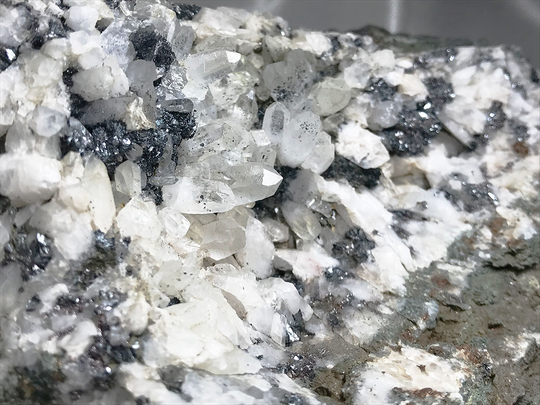 岩手県和賀仙人鉱山産 赤鉄鉱(鏡鉄鉱)/Hematite