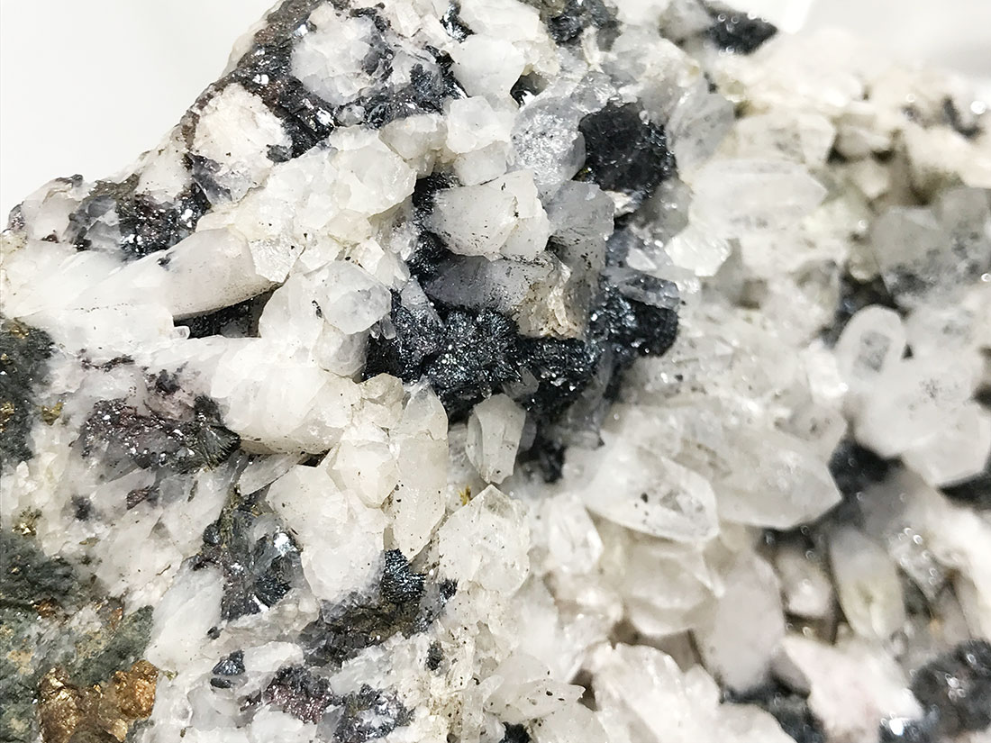 岩手県和賀仙人鉱山産 赤鉄鉱(鏡鉄鉱)/Hematite