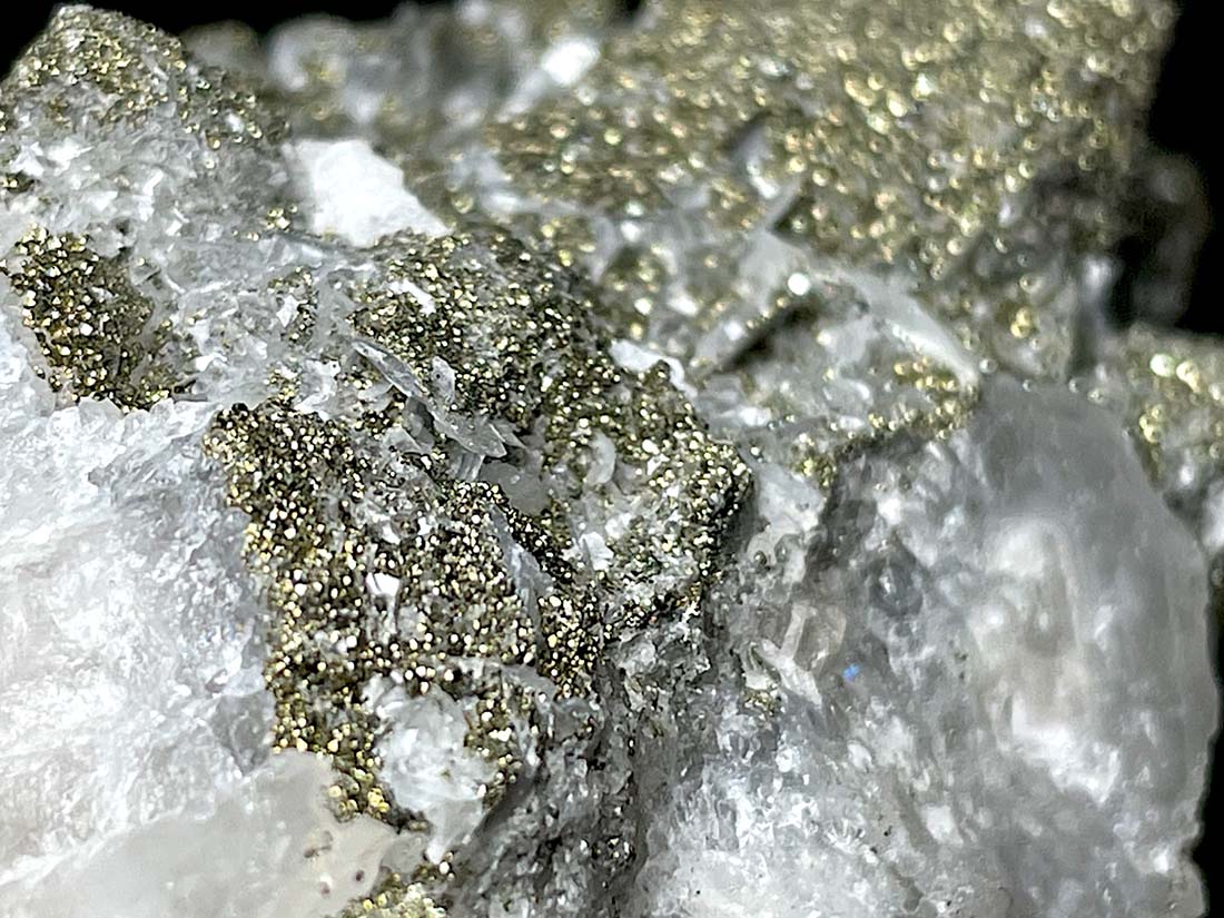 水晶 / チャルコパイライト ( 水晶 & 黄銅鉱 ) / Quartz & Chalcopyrite