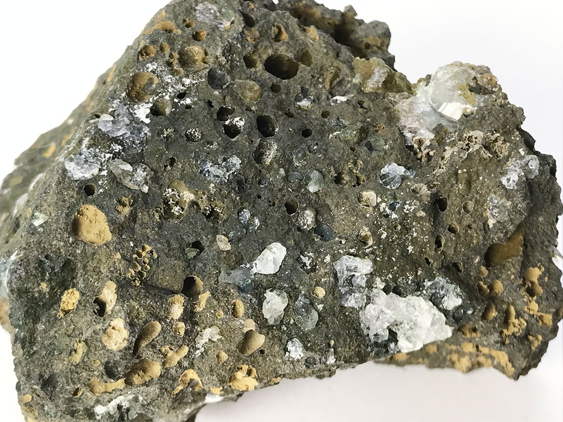 青森県大石沢産 魚眼石/apophyllite