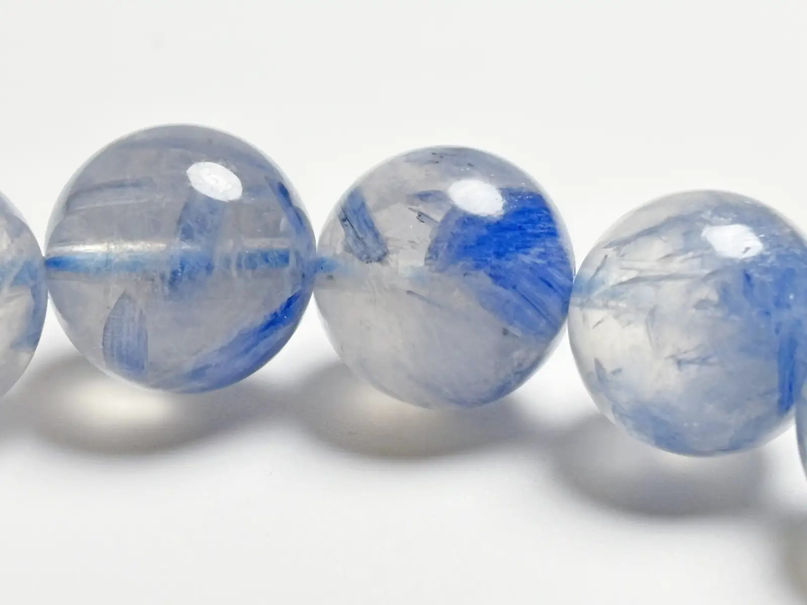 カイヤナイトinクォーツ 14mmブレスレット (藍晶石入り水晶)/ Kyanite