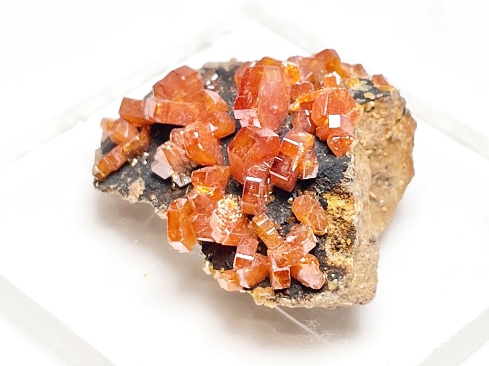 モロッコ産 バナジナイト ( 褐鉛鉱 )/ Vnanadinite