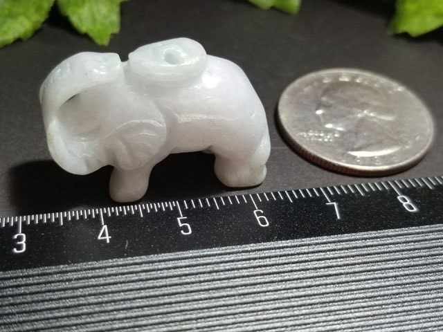 翡翠 象 彫刻