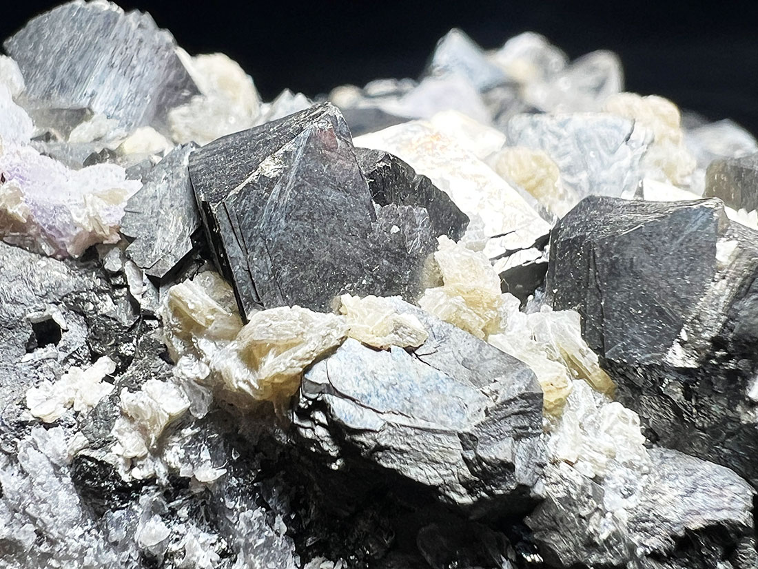 湖南省産アルセノパイライトwithクォーツ/モスコバイト(硫砒鉄鉱&水晶