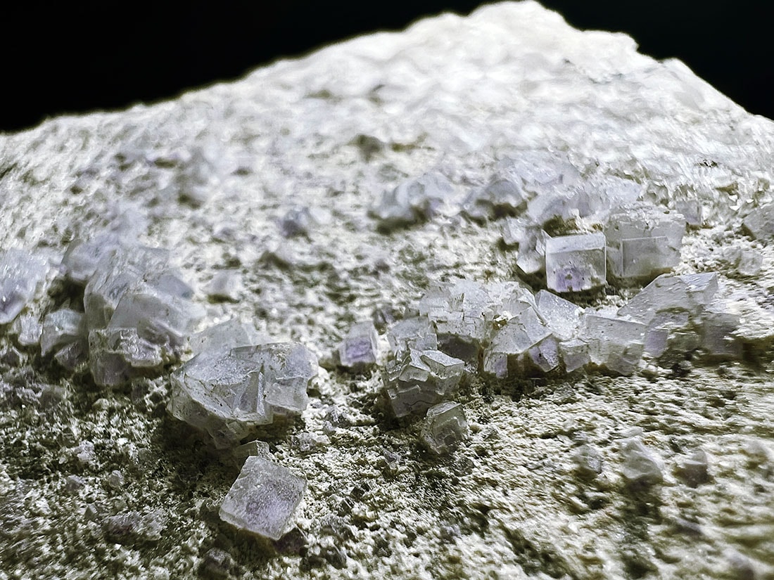 湖南省産アルセノパイライトwithクォーツ/モスコバイト(硫砒鉄鉱&水晶