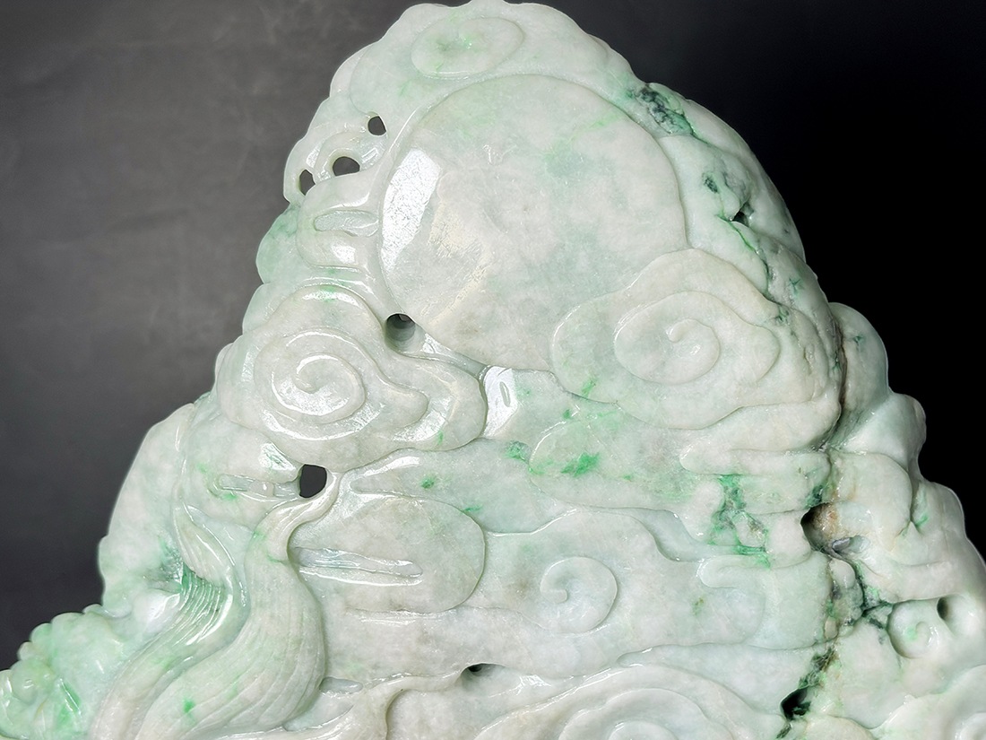 翡翠 龍彫刻 (木製台座付き) / Jade