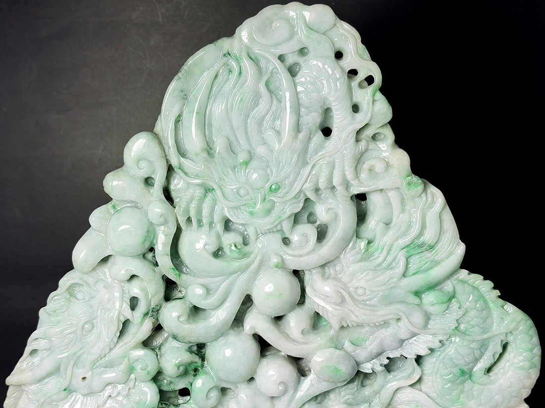 翡翠 龍彫刻 (木製台座付き) / Jade