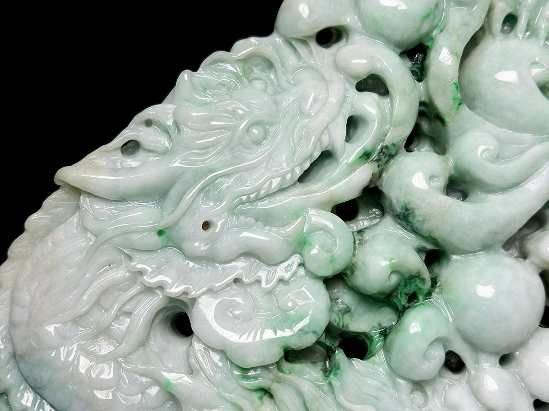 翡翠 龍彫刻 (木製台座付き) / Jade