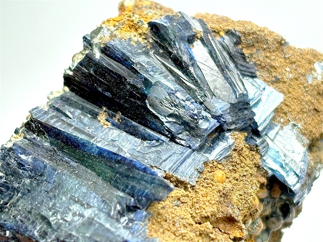 ブラジル産 ビビアナイト ( 藍鉄鉱 ) / Vivianite