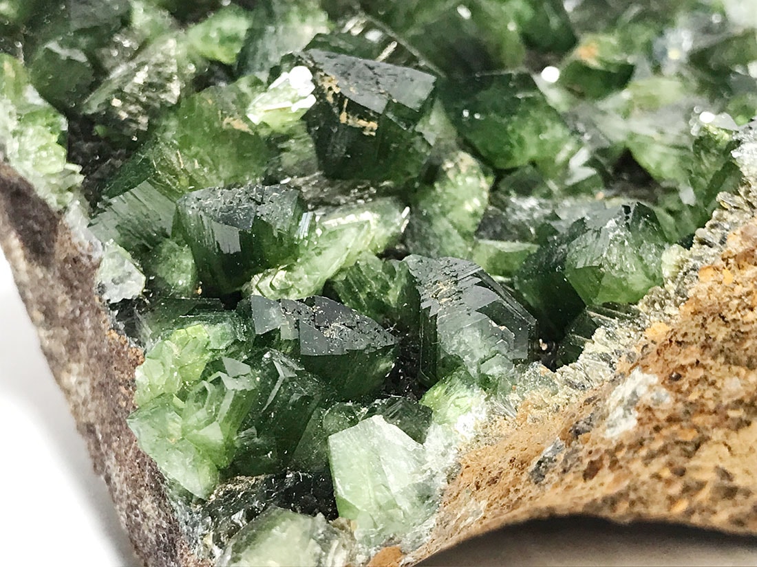 希少鉱物ラドラマイト　(Ludlamite) ラドラマイト【Ludlamite】アメリカ産 | PEANUTS MINERALS