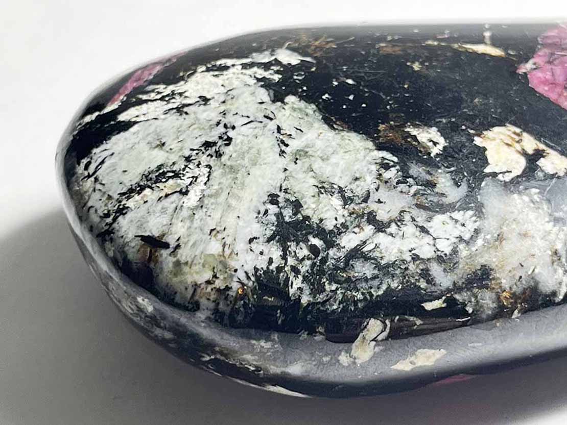 天然石　ユーディアライト　エッグ　卵型　原石　レア　ロシア産 天然石 ユーディアライト エッグ 卵型 原石 レア ロシア産