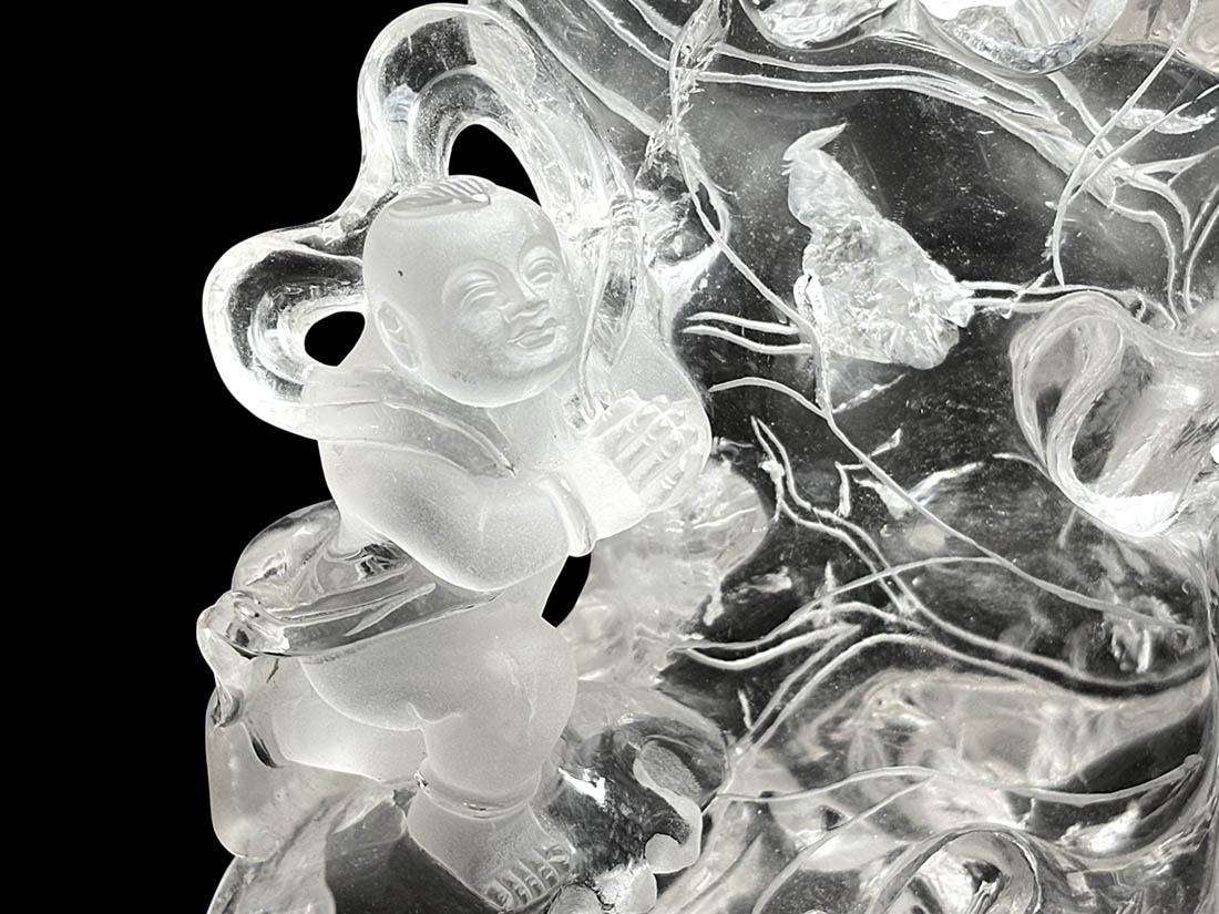 水晶 観音様 彫刻 (木製台座付き)