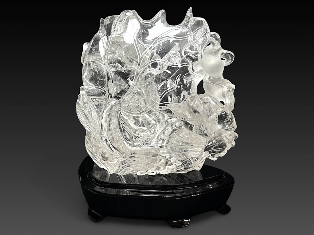 水晶 観音様 彫刻 (木製台座付き)