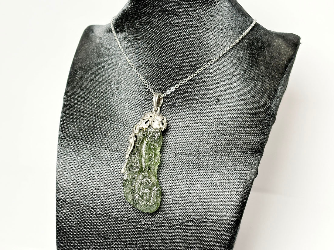 チェコ産 モルダバイト ペンダントトップ / Moldavite