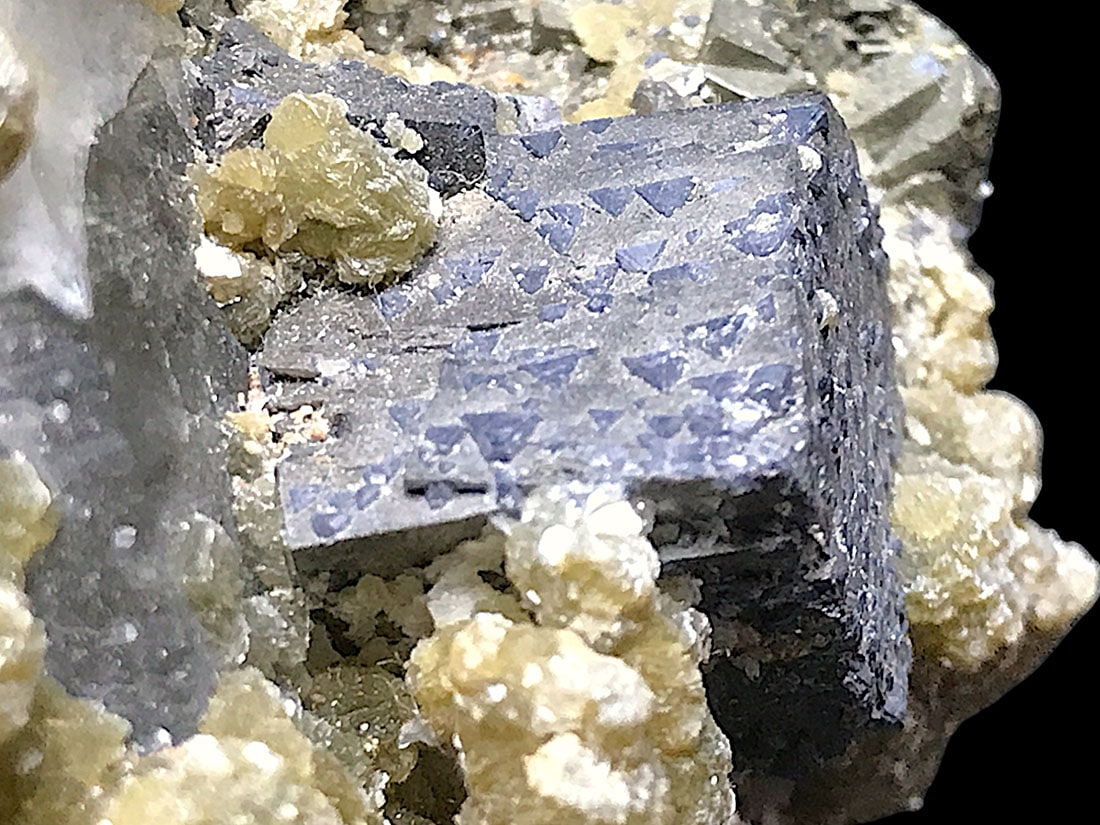 モスコバイトオンクォーツ/Muscovite on Quartz Tantric Twins Crystal