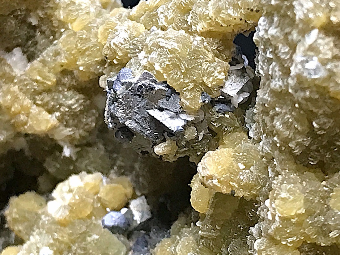 モスコバイトオンクォーツ/Muscovite on Quartz Tantric Twins Crystal
