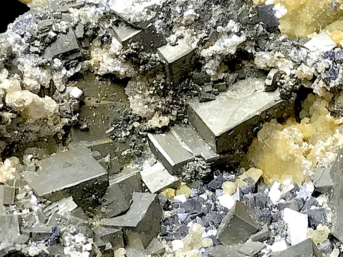 モスコバイトオンクォーツ/Muscovite on Quartz Tantric Twins Crystal