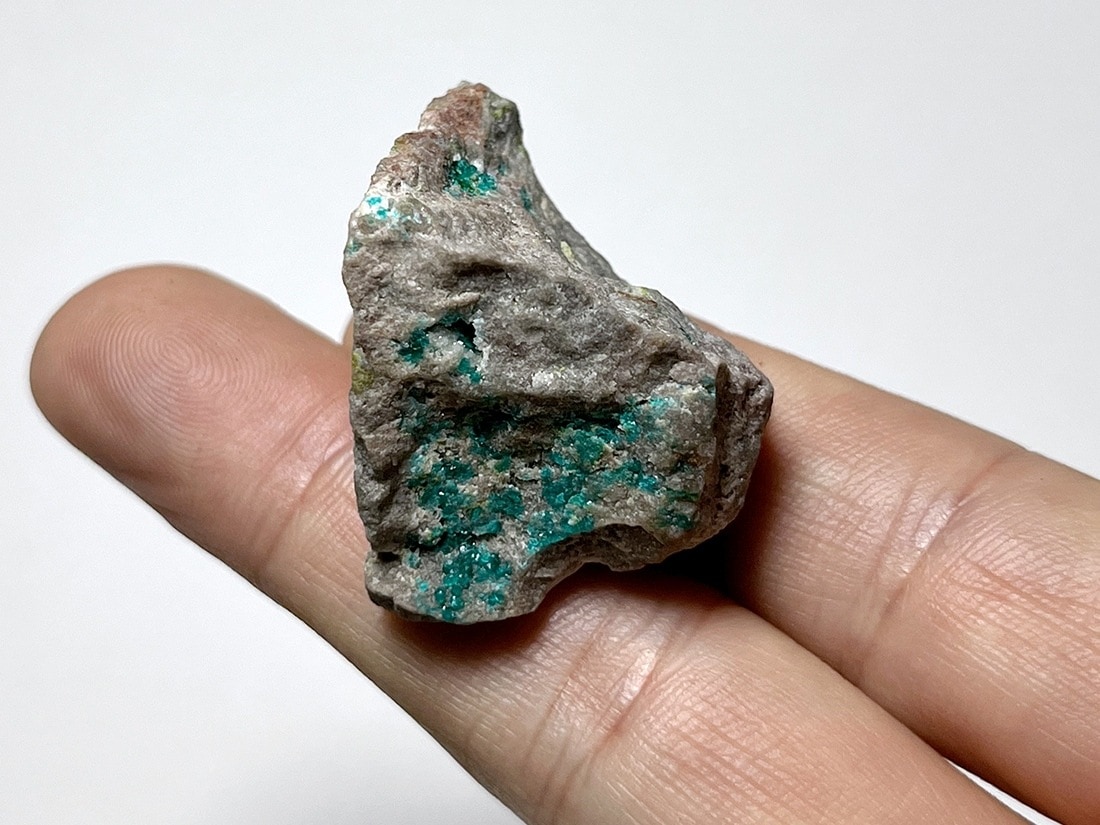 カザフスタン産 ダイオプテーズ ( 翠銅鉱 ) /Dioptase