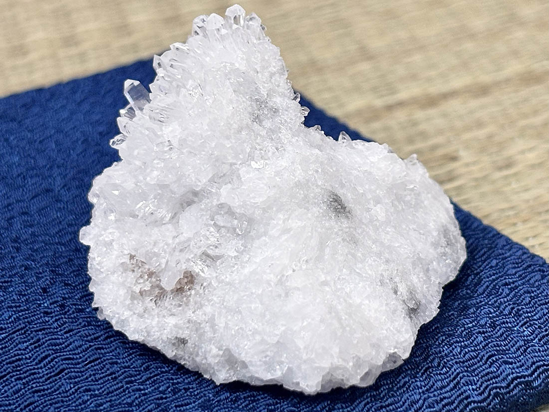 福島県南会津【蛍鉱山産】 高品質水晶クラスター (蛍石共生) / Quartz