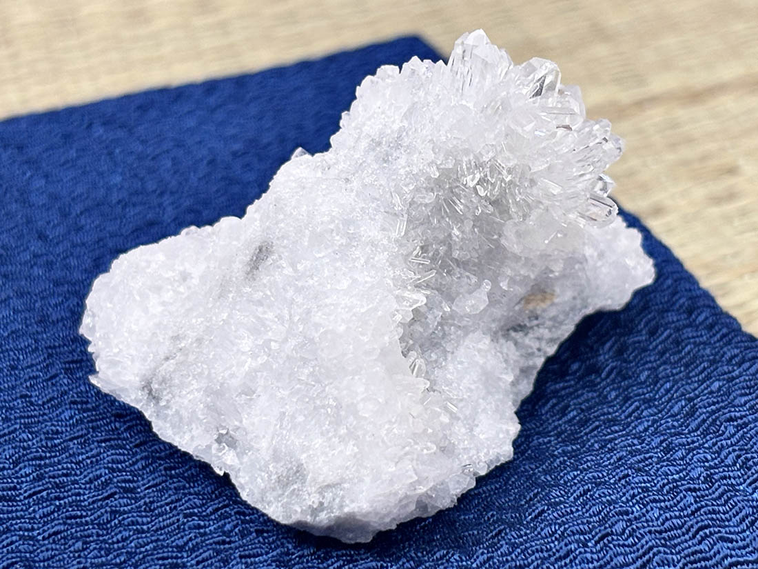 福島県南会津【蛍鉱山産】 高品質水晶クラスター (蛍石共生) / Quartz