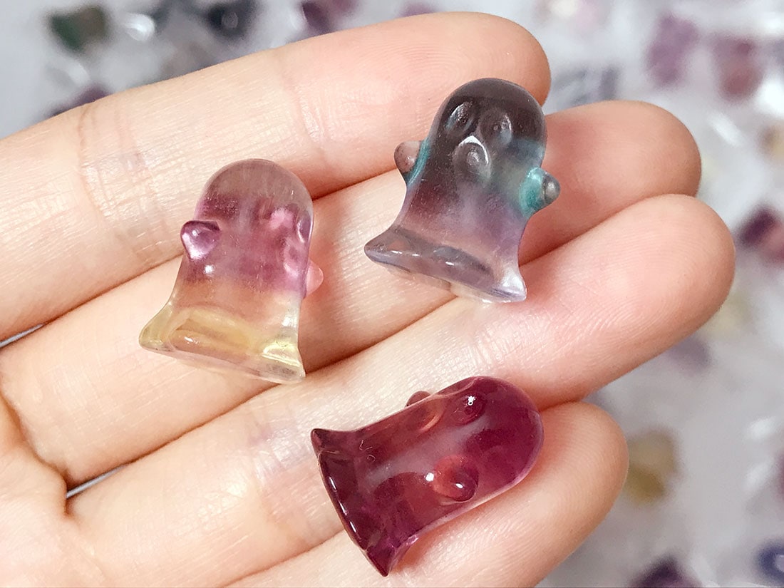 イットリウムフローライト くまさん カービング 彫物 置物 楽天市場】天然石 フローライト 彫刻 熊 くま ベアー カービング