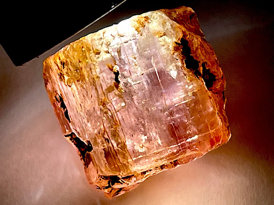 ブラジル産 インペリアルトパーズ/Imperial Topaz (蛍光)