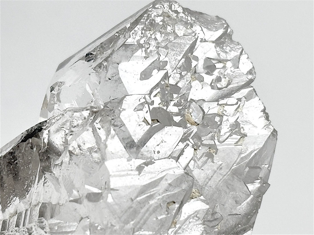 ゼッカデソウザ産 水晶ポイント (Zwcca De Souza)