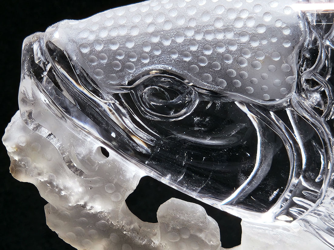木製台座付き】水晶 アロワナ彫刻 | プレミアム・インテリア