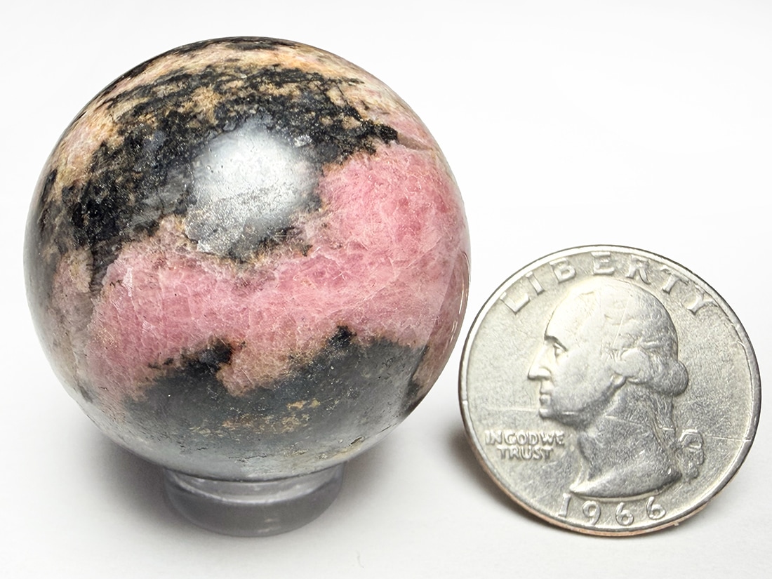 ロードナイトinクォーツ 33mm 丸玉 / Rhodonite in Quartz Sphere