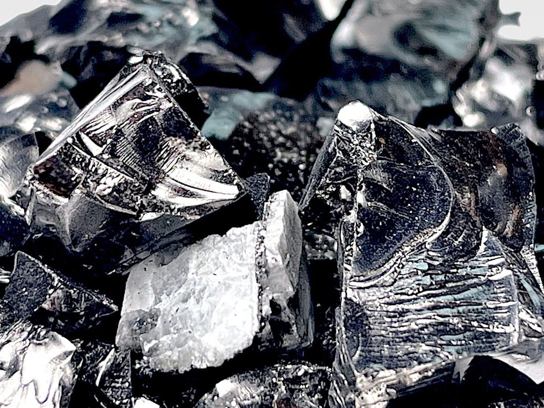 コロンビア産シュンガイト  (小瓶入り) アソート