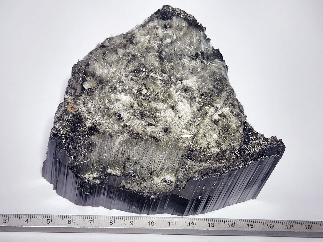ブラジル産 ピナコイドトルマリン (毛鉱状) / Pinacoid Termination Elbaite Tourmaline