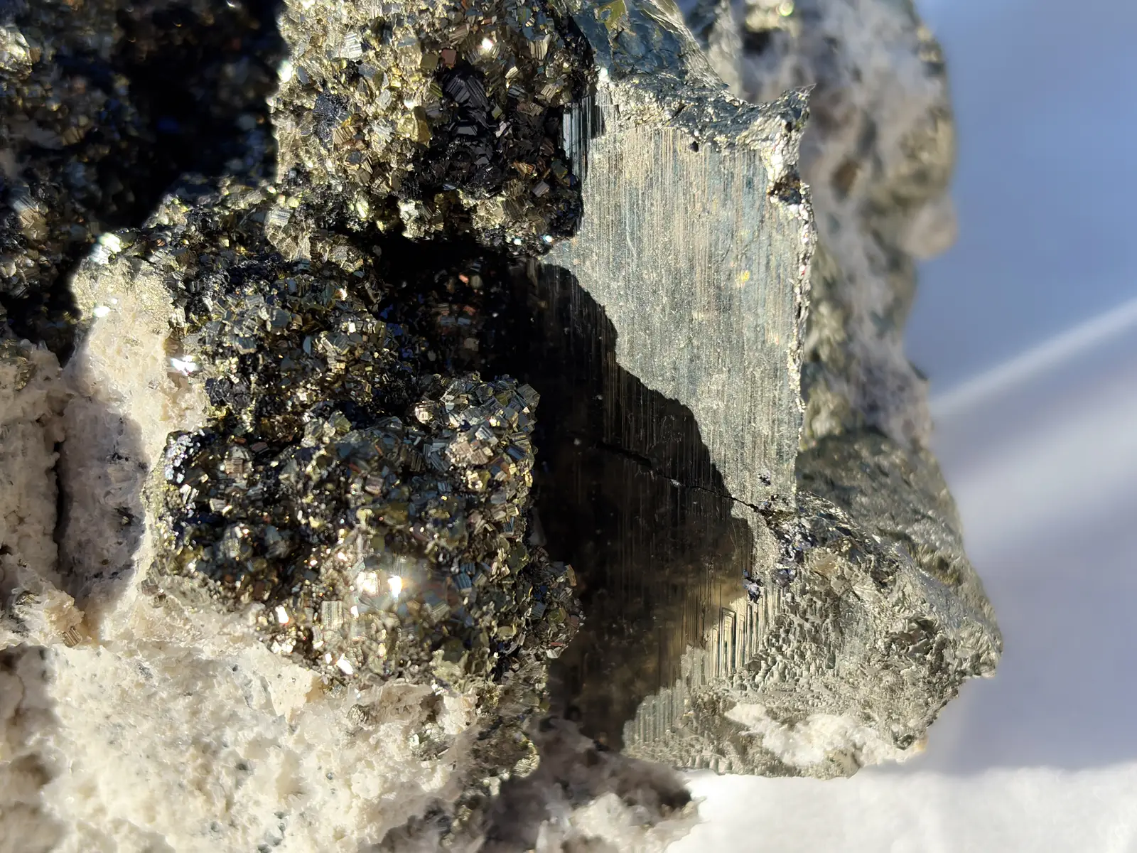 大型】ペルー産 パイライト＆カルサイト /Pyrite &Calcite