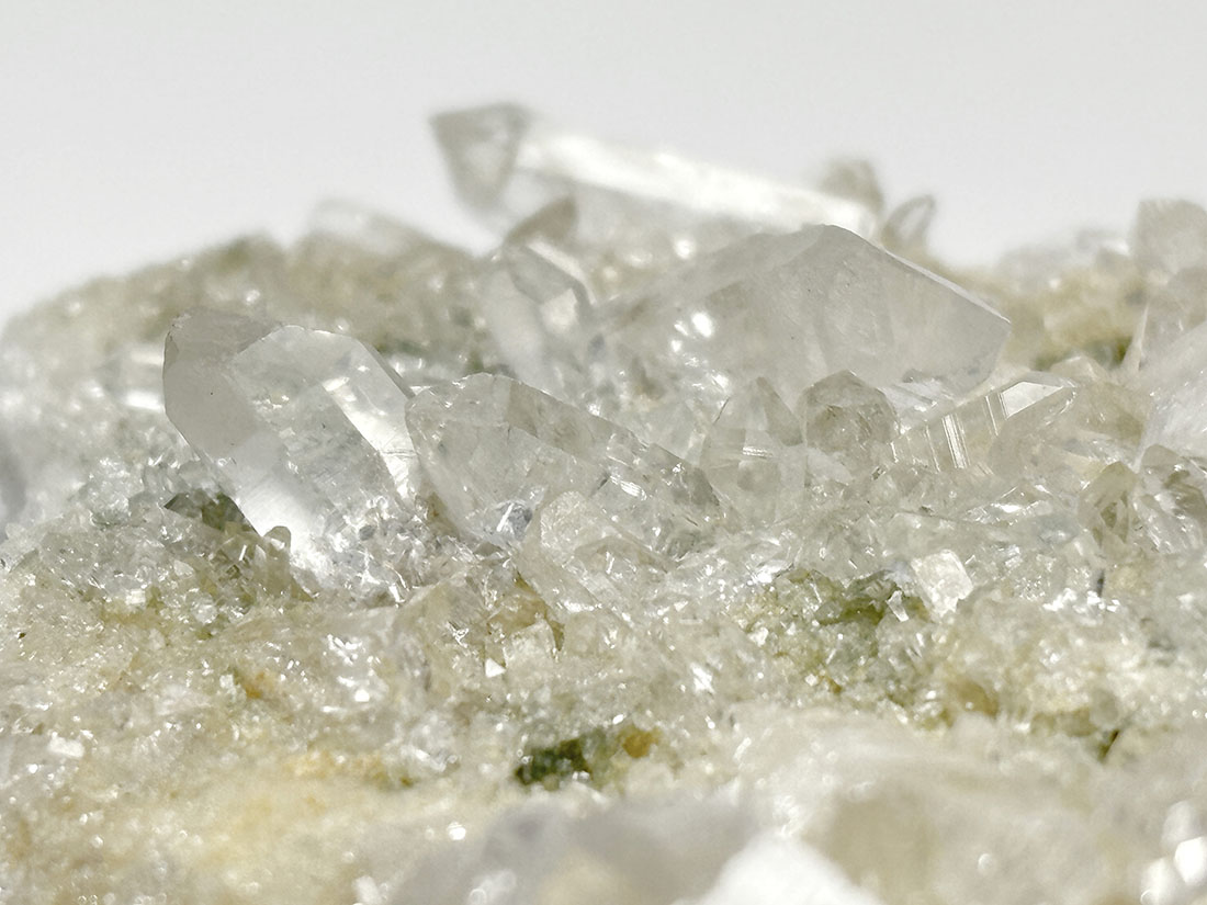 インド・マニカラン産 ヒマラヤ水晶 クラスター / Himalayan Quartz