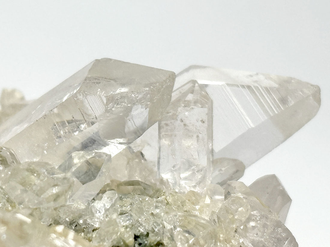 インド・マニカラン産 ヒマラヤ水晶 クラスター / Himalayan Quartz