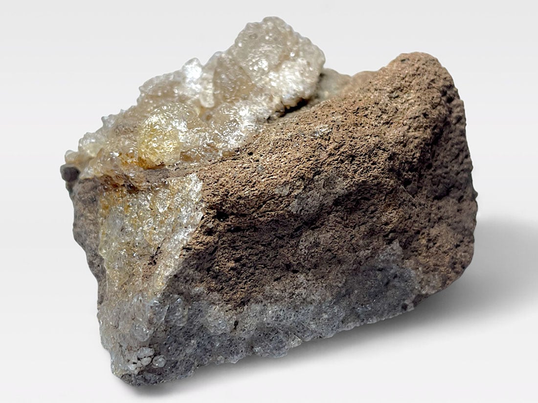 玉滴石 ハイアライト 鉱石 鉱物 ミネラル 原石 標本 母岩付き ハイアライト（玉滴石）強い蛍光を示す鉱物 | クリスタル