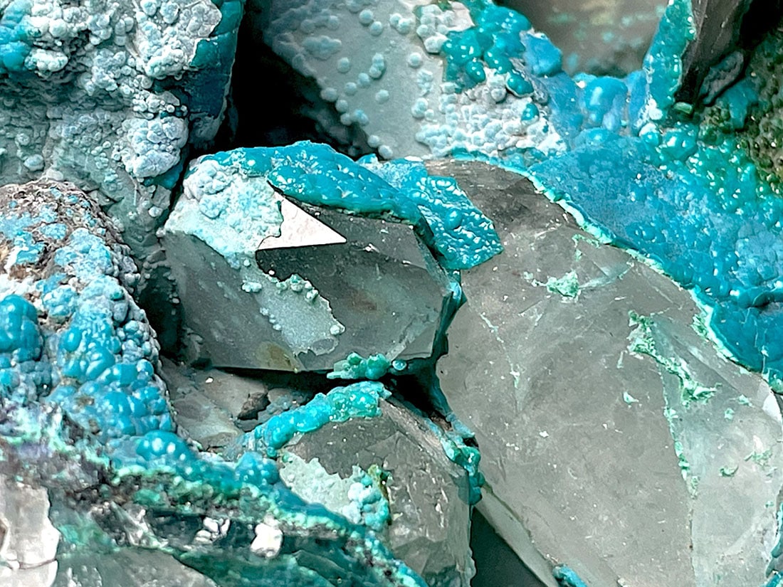 ペルー産 クリソコラ on クォーツ ( 珪孔雀石 / 水晶 )