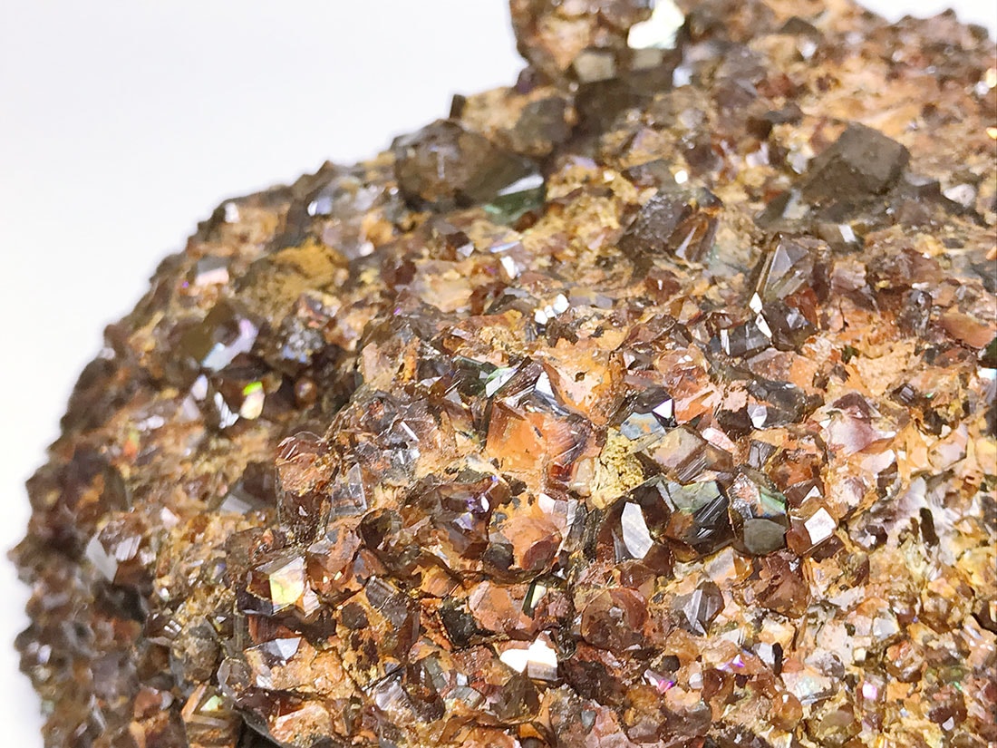 奈良県吉野郡天川村行者還岳産 灰鉄柘榴石(レインボーガーネット)