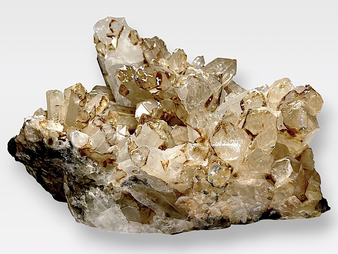 水晶　鉱石　原石　クラスター 約11kg 木台付き 1.3Kg 水晶 クラスター 原石 台座付属 一点物 送料無料 182-8371