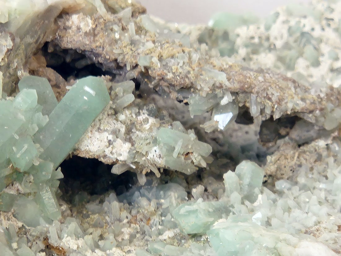 専用ページ パキスタン産 パーガサイト原石 パーガサイト 原石 | 原石 | Crystals by Purely