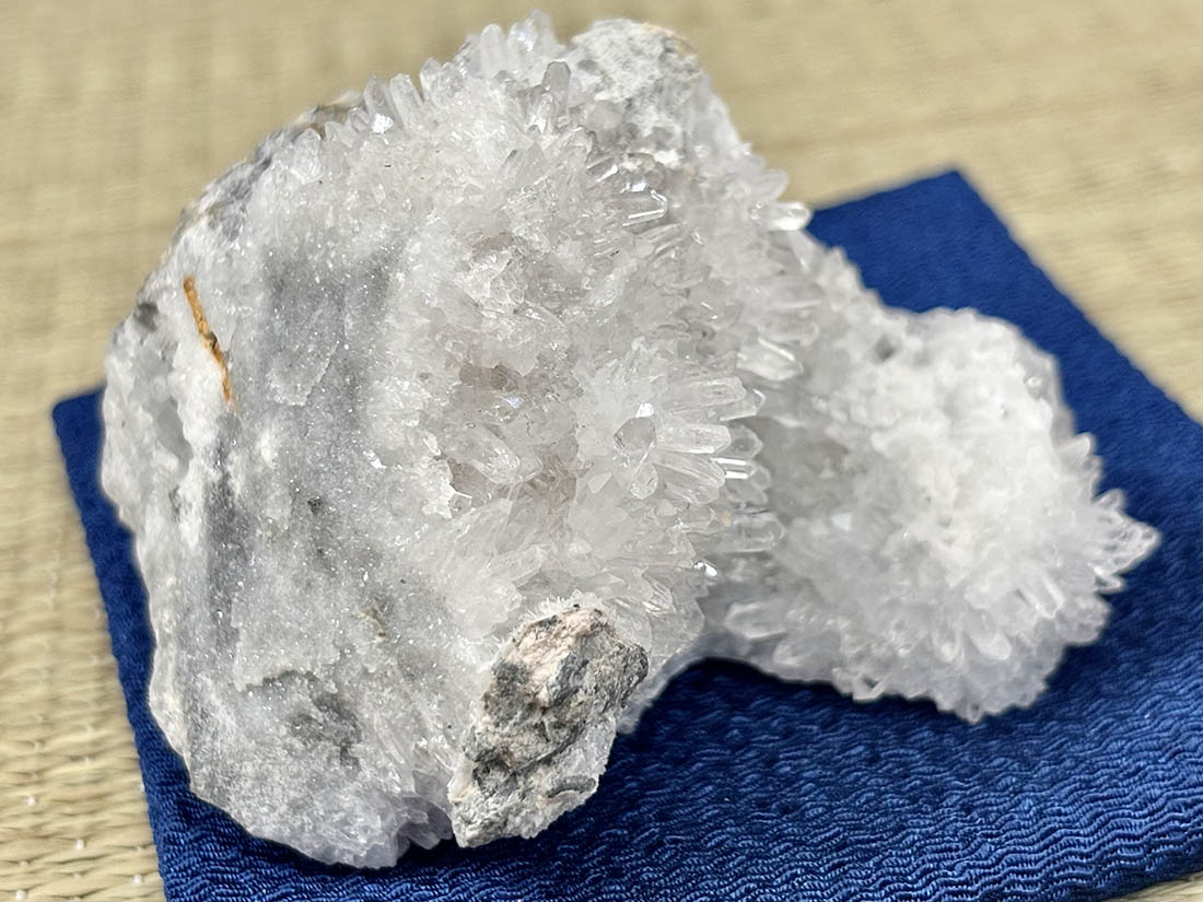 福島県南会津【蛍鉱山産】 高品質水晶クラスター (蛍石共生) / Quartz