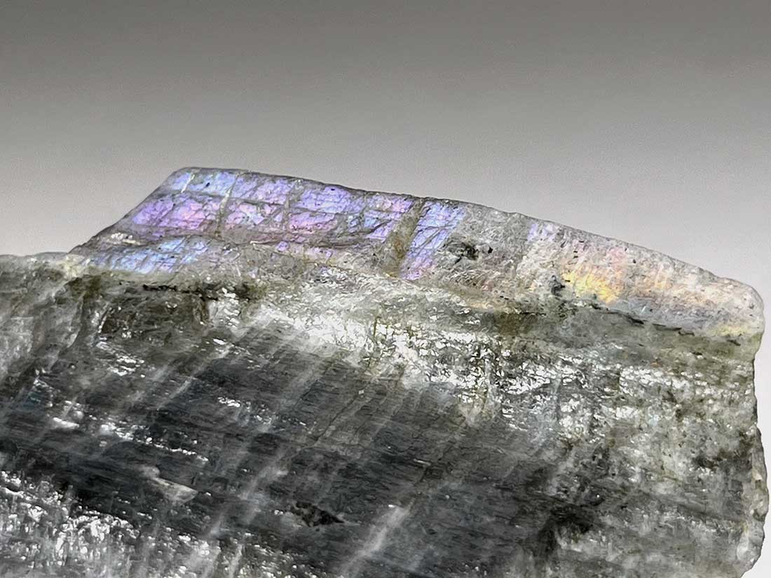 マダガスカル産 ピンク/パープルラブラドライト