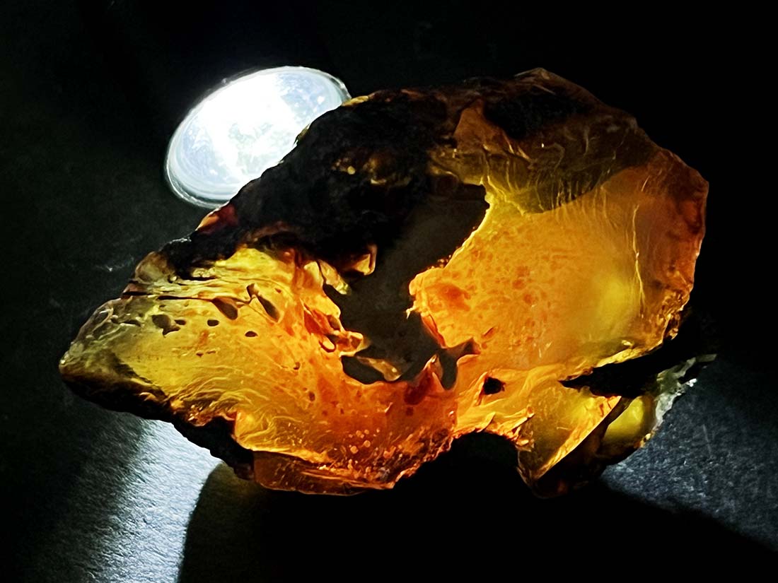 インドネシア・スマトラ産 ブルーアンバー ( 青琥珀 ) / BlueAmber