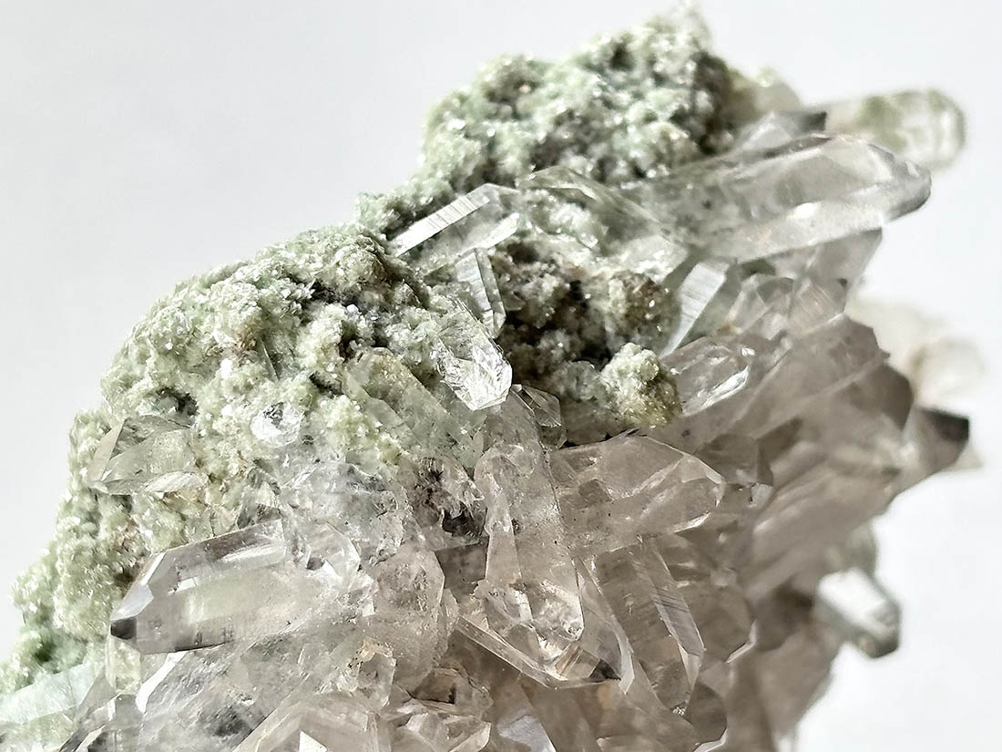 ペルー産 フックサイト with 水晶 クラスター / Fuchsite with Quartz