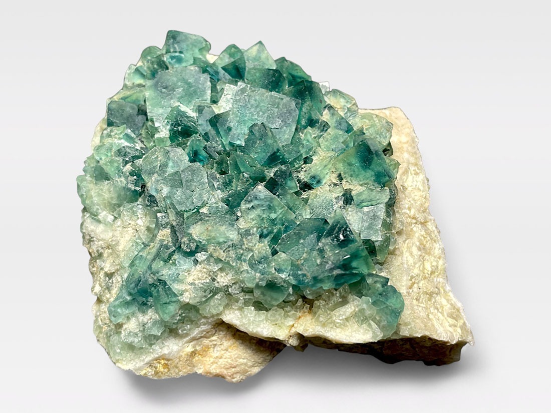 マダガスカル産 エメラルドグリーンフローライト