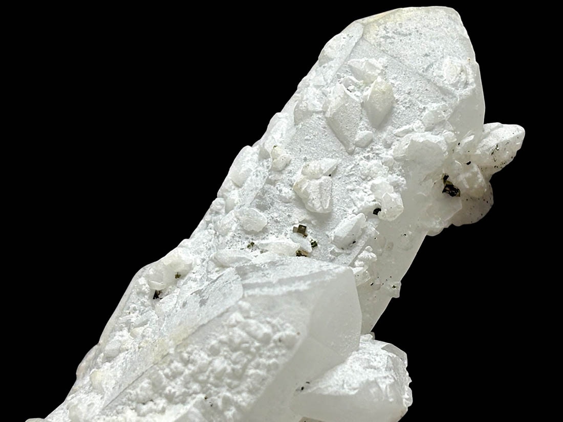 湖南省産 カルサイト on クォーツ・パイライト / Calcite on Quartz