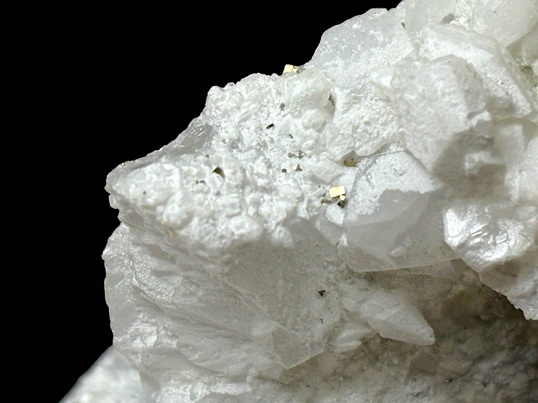 ルーマニア カヴニク鉱山産 クォーツ ガレナ パイライト 共生鉱物標本 湖南省産 カルサイト on クォーツ・パイライト / Calcite on Quartz